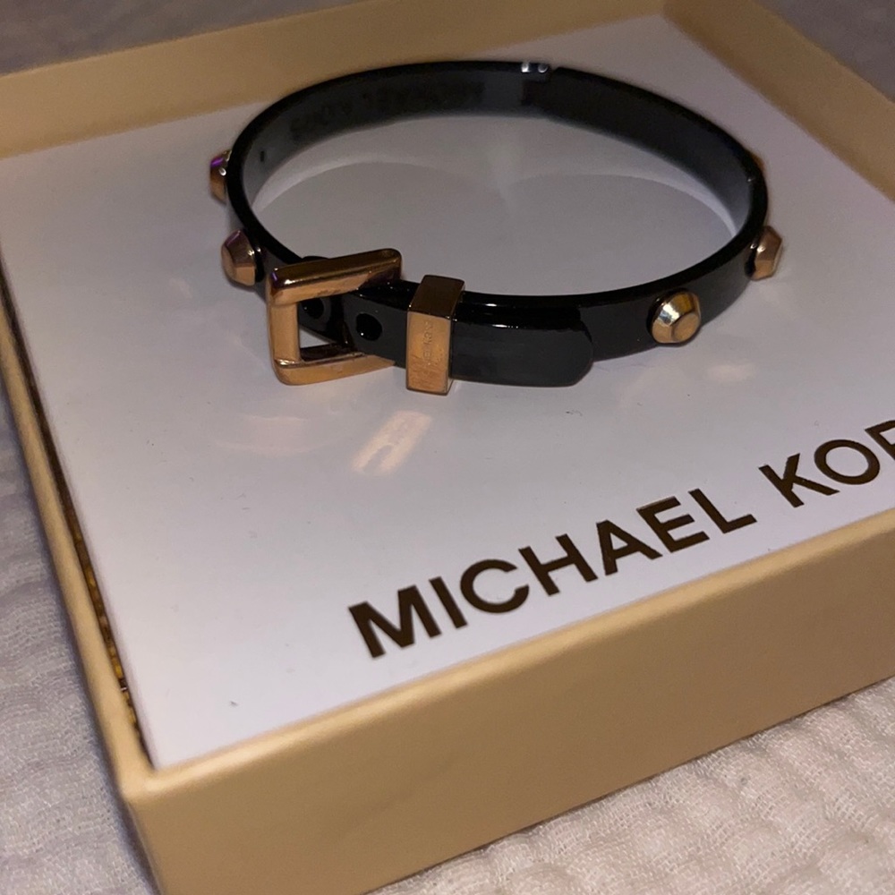 BANGLE FOR SMALL WRIST